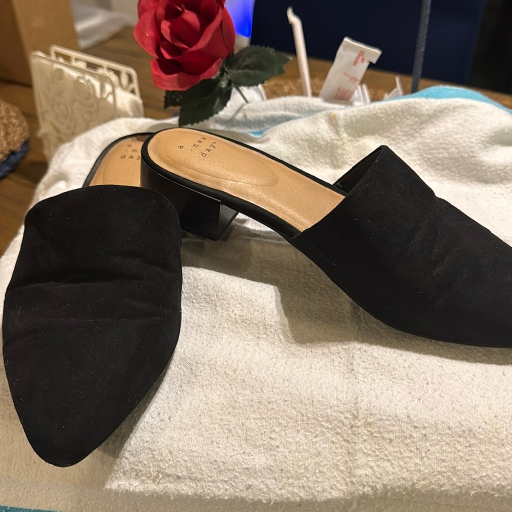 Used 8.5 mule’s.  Black velevet